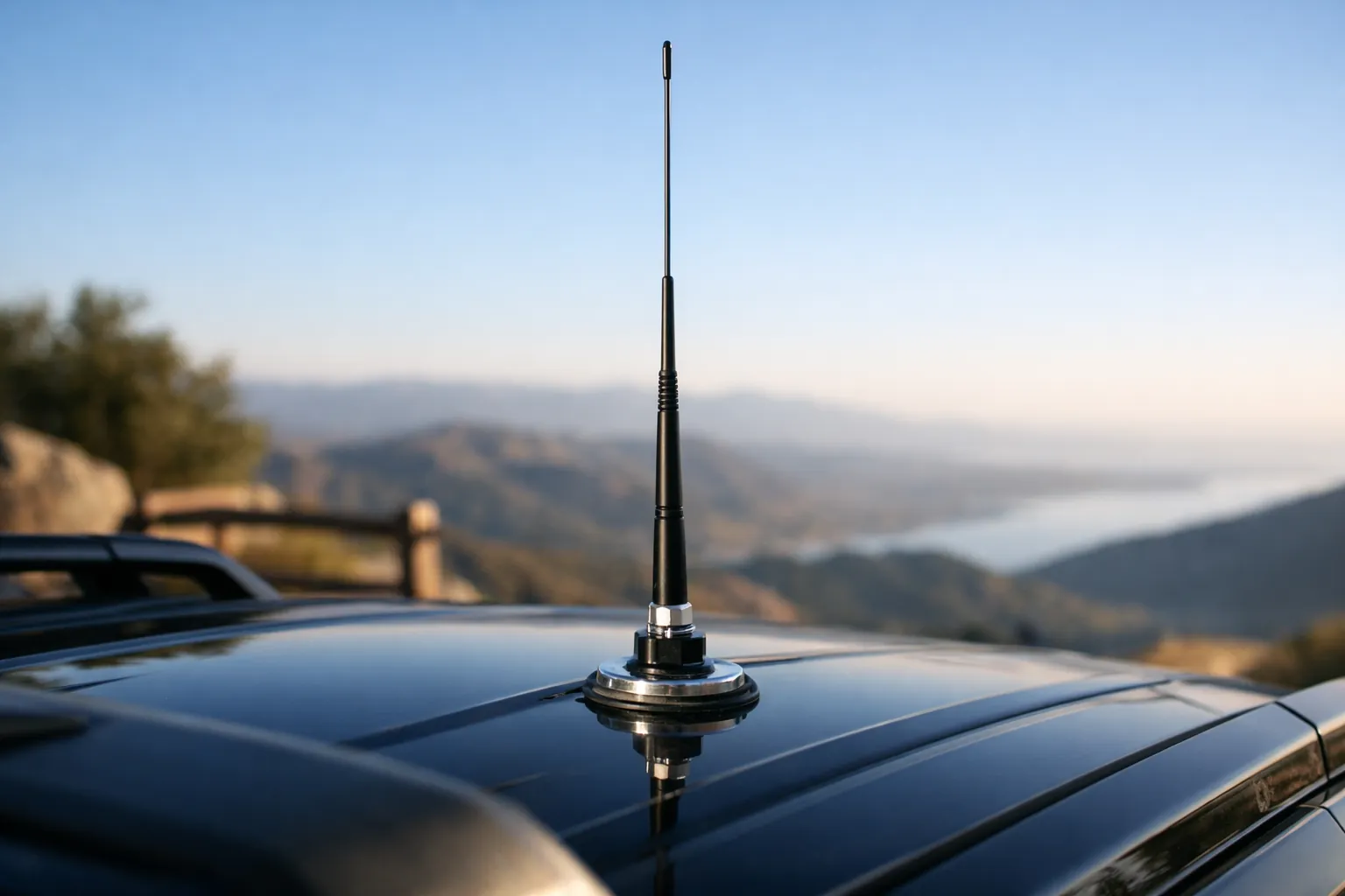 A dual-band antenna on the center of an SUV roof